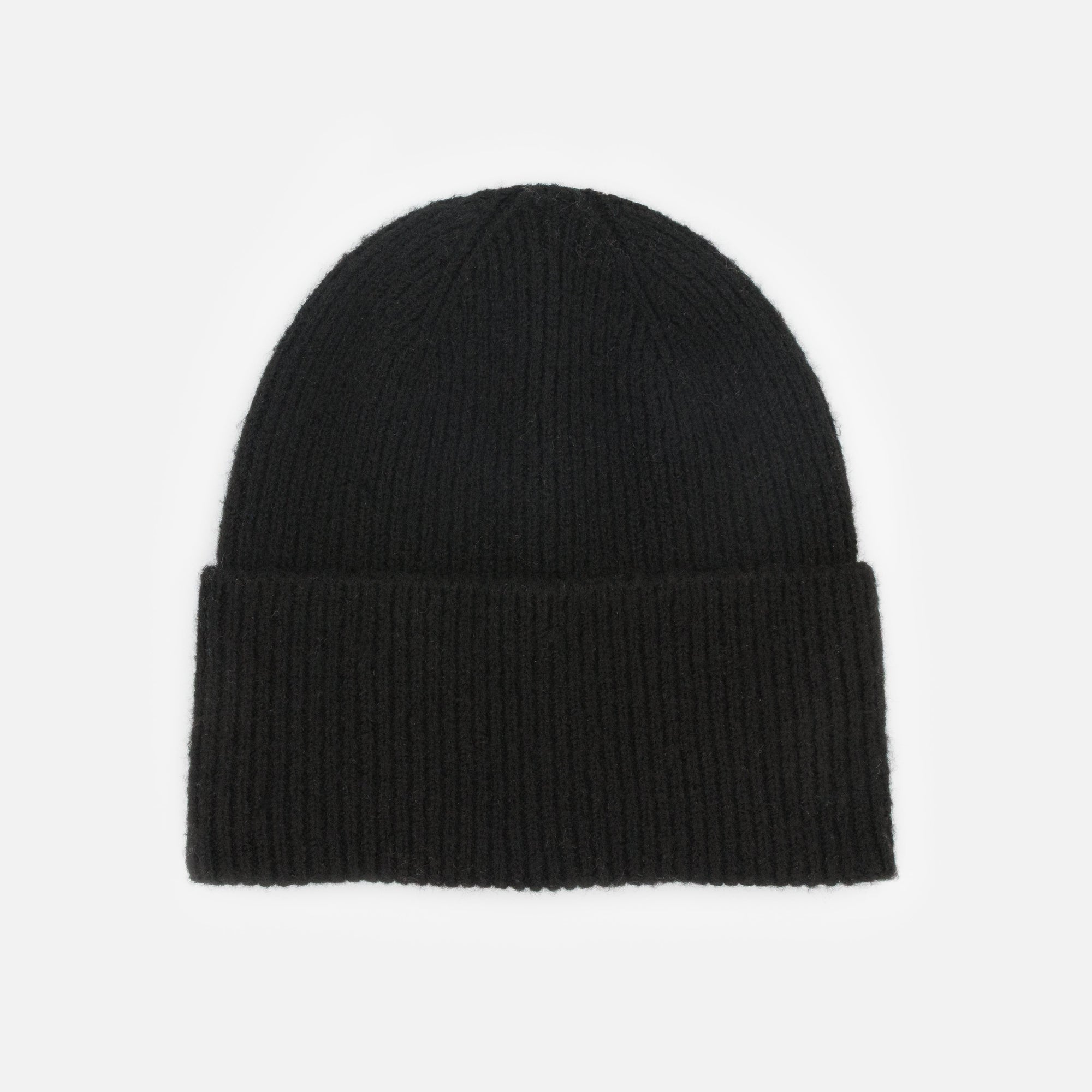 Tuque noire en tricot à petites mailles