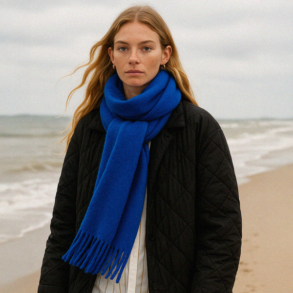 Charger l&#39;image dans la galerie, Foulard douillet à franges bleu royal

