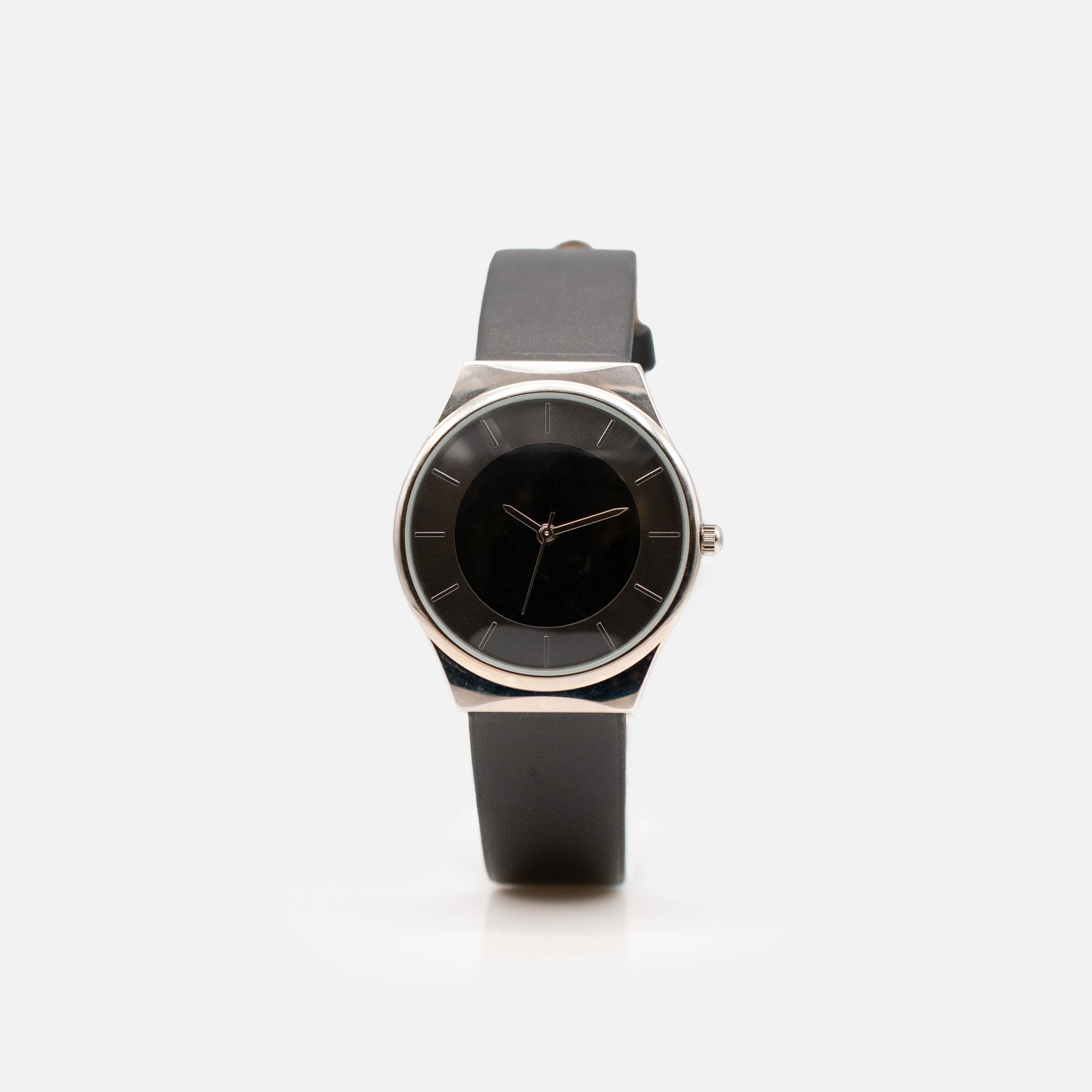 Montre noire cadran rond argent Bizou