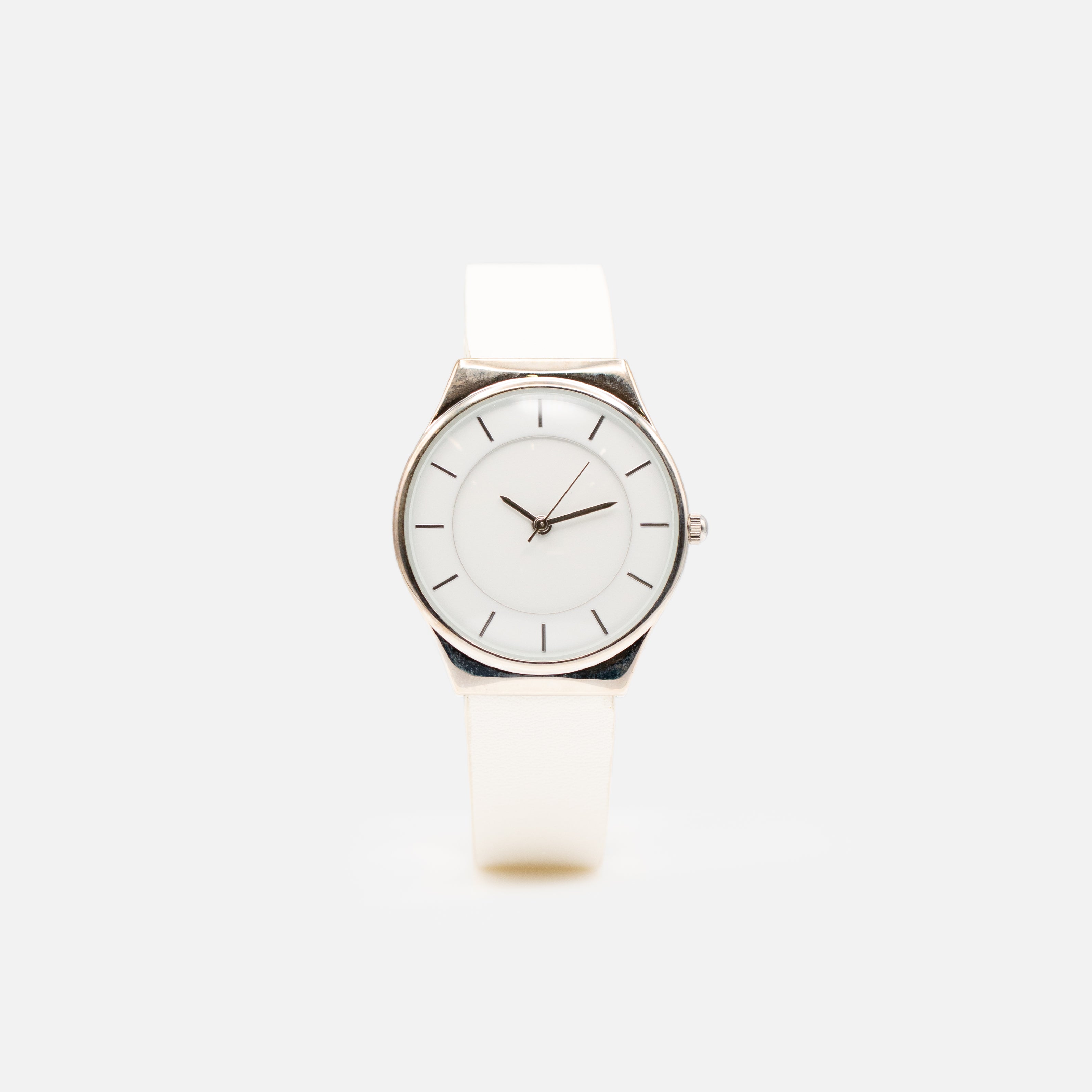 Montre blanche à cadran rond argenté