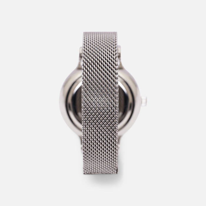 Silvered watch with round dial and black background