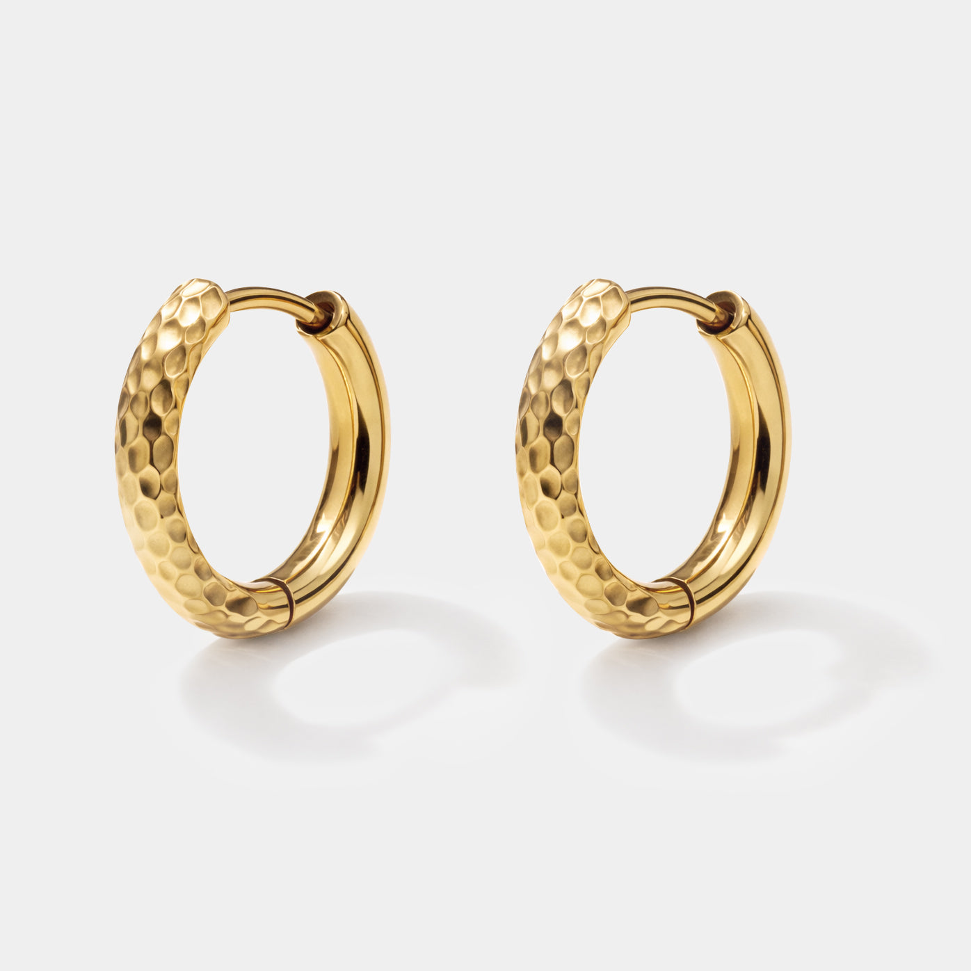 Bizou SS251E018GL – Gold hammered huggies hoop earrings in stainless steel, half-textured honeycomb design, click closure, angled view, Bizou jewelry