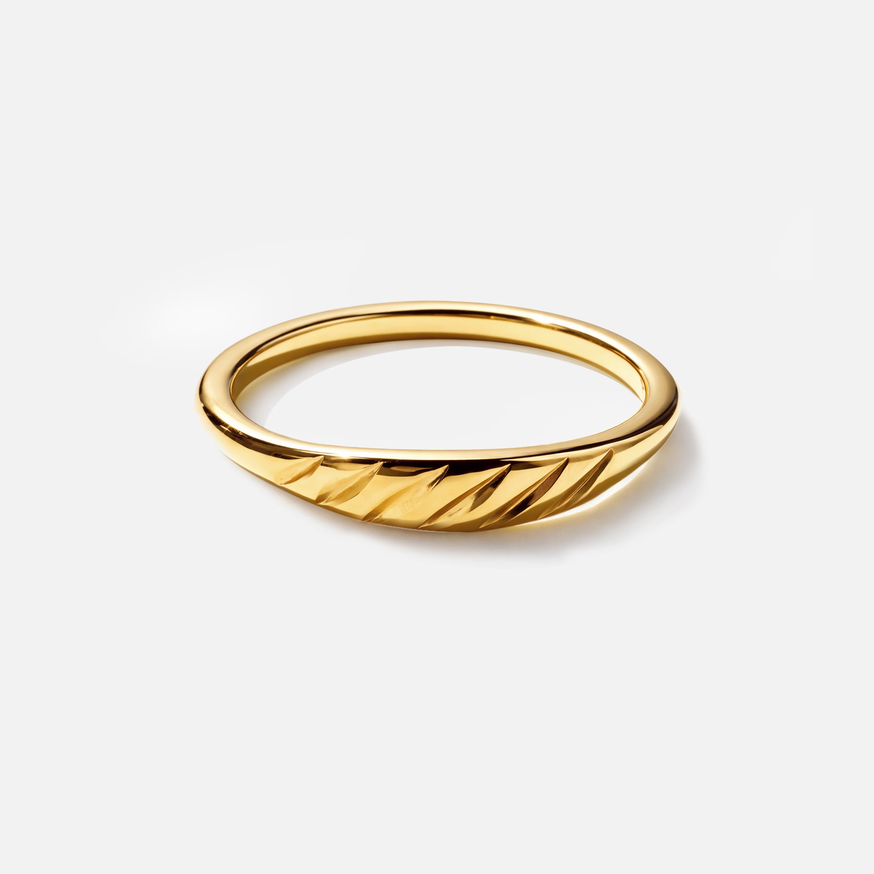 Bizou SS253R027GL – Gold diagonal groove dome ring in stainless steel, raised dome face with engraved diagonal grooves, smooth round band, high-polish finish, angled view

