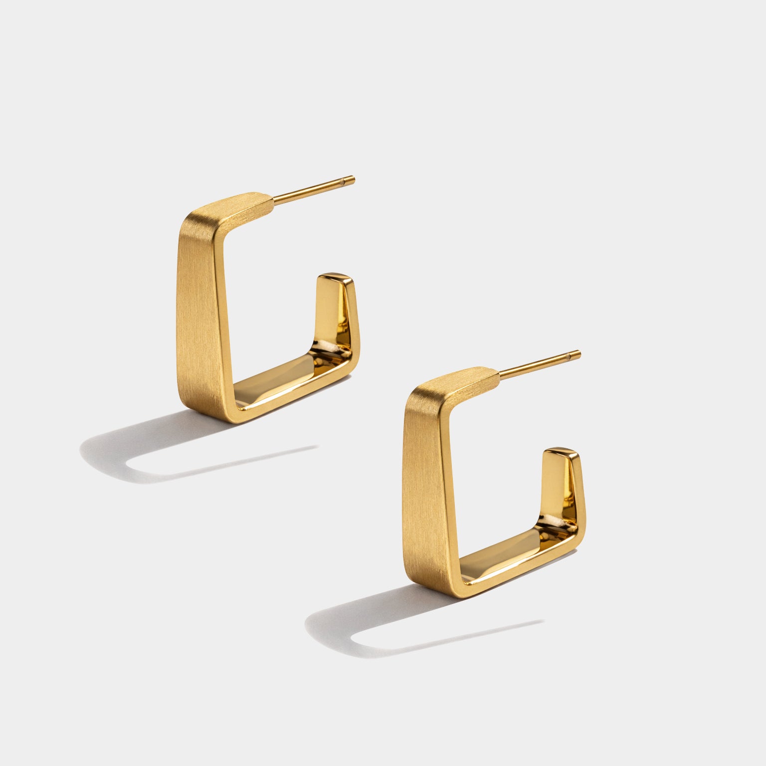 Stainless steel gold square hoop earrings – front view – Bizou