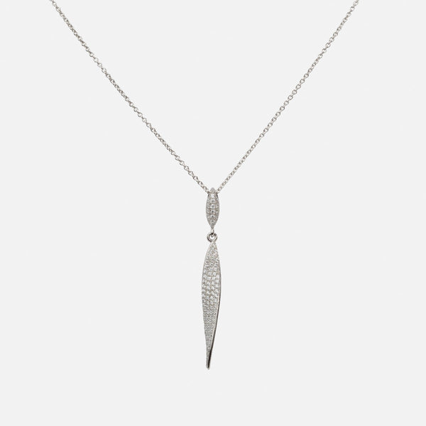 Charger l&#39;image dans la galerie, Long collier en argent sterling avec pendentif légèrement torsadé
