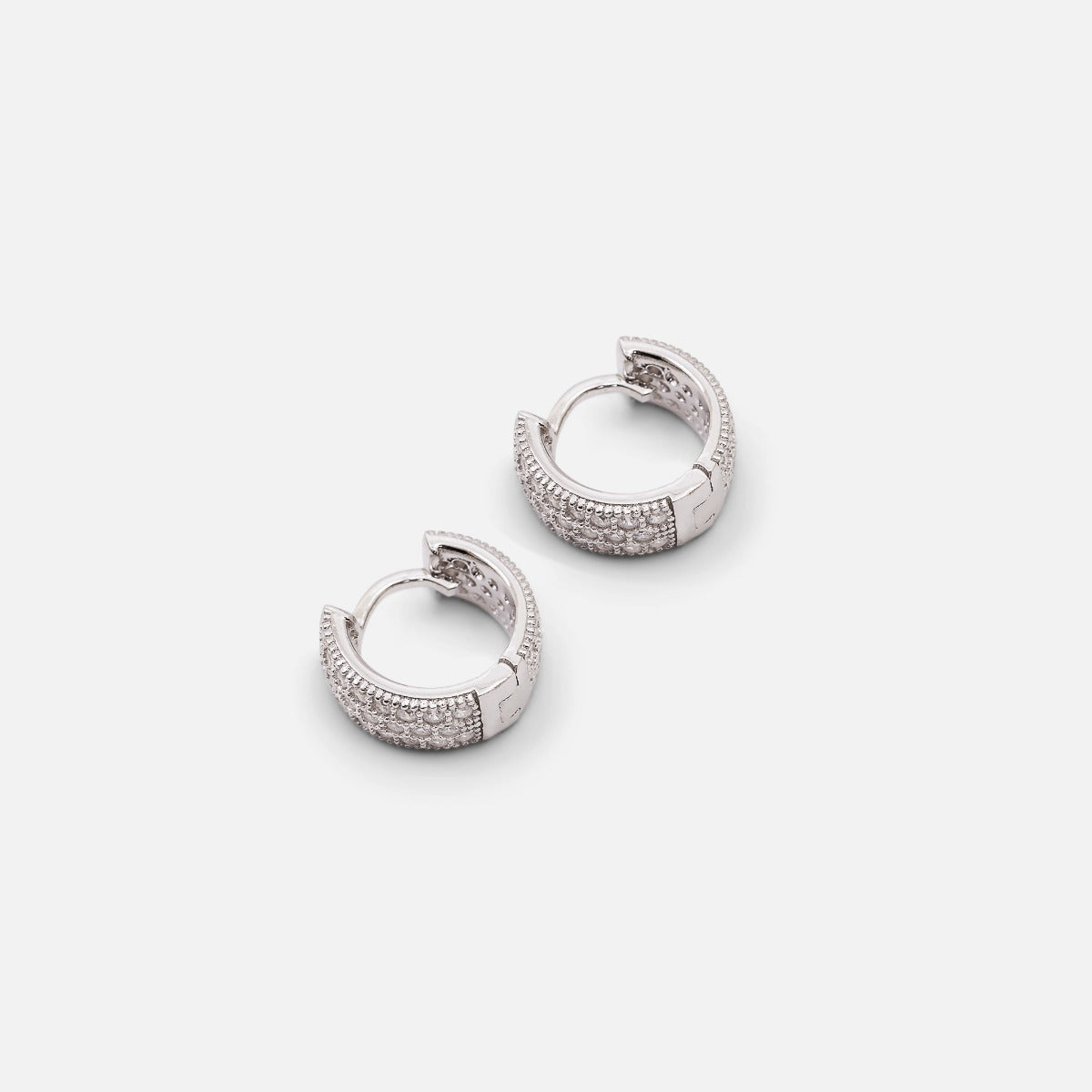 Boucles d’oreilles anneaux larges insertions zircons cubiques en argent sterling
