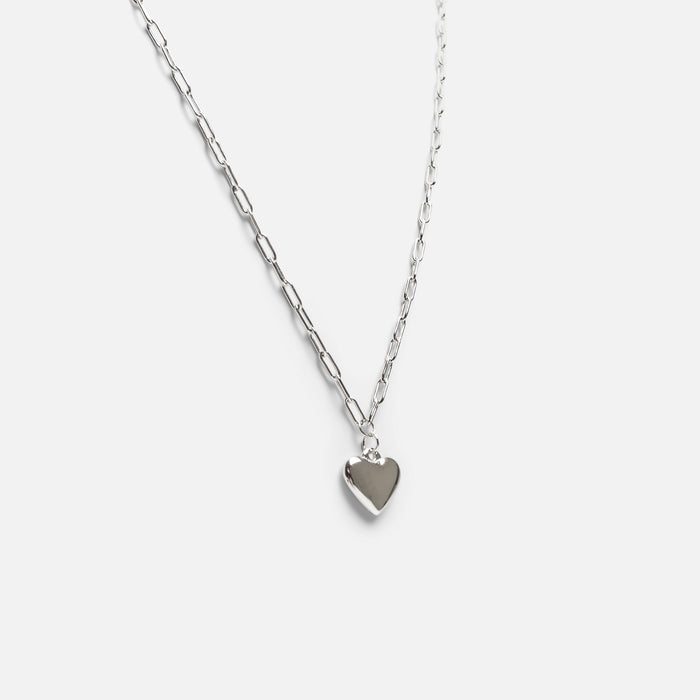 Chaîne argentée avec breloque cœur en argent sterling