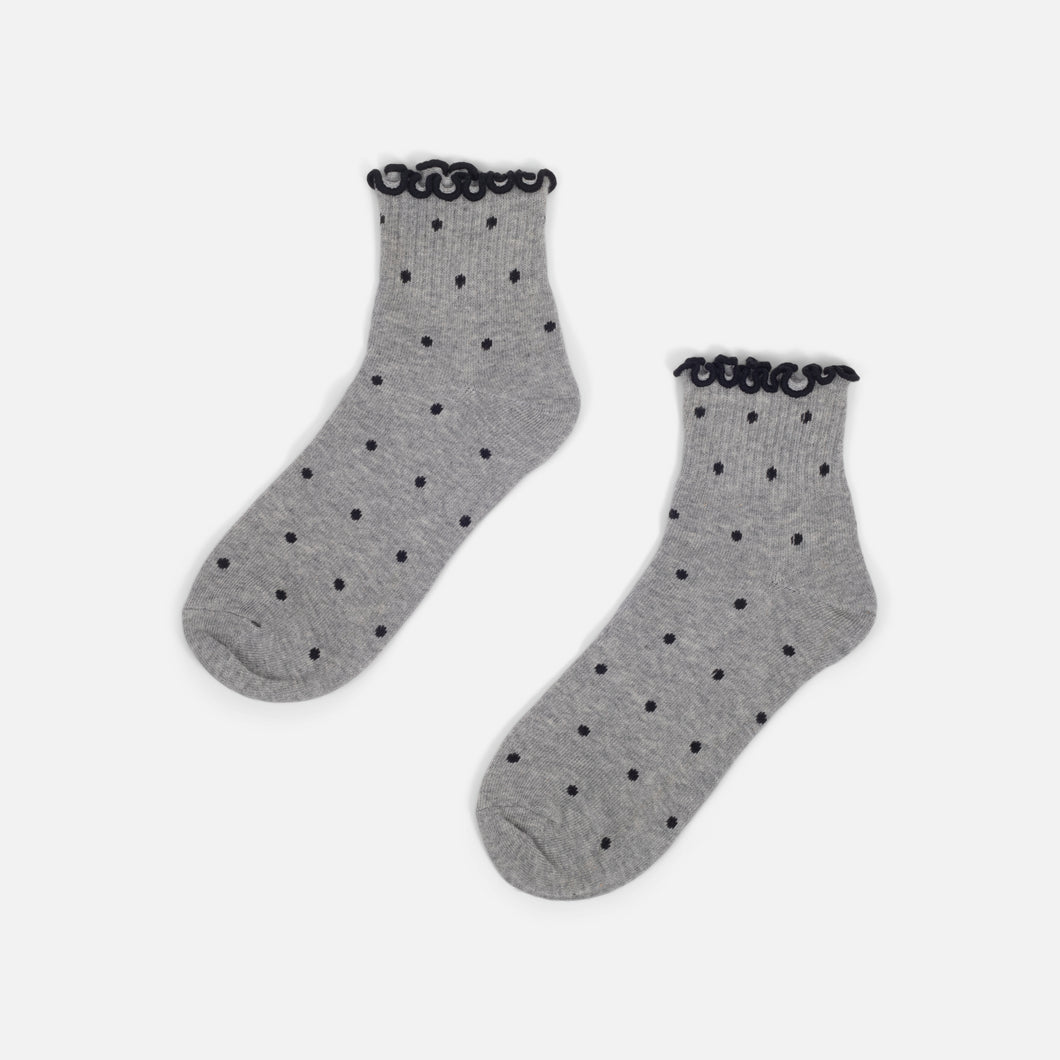 Grey ankle socks with dots and scalloped edge