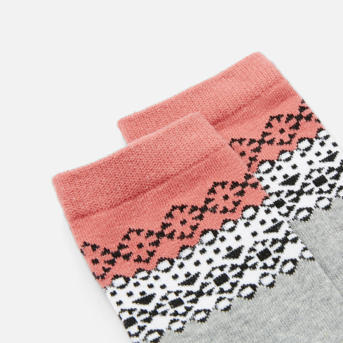 Bas gris avec motif norvégien trois couleurs
