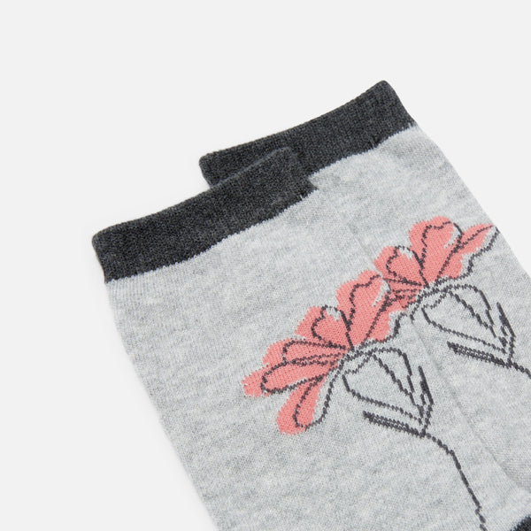 Load image into Gallery viewer, Grey socks with pink flower
