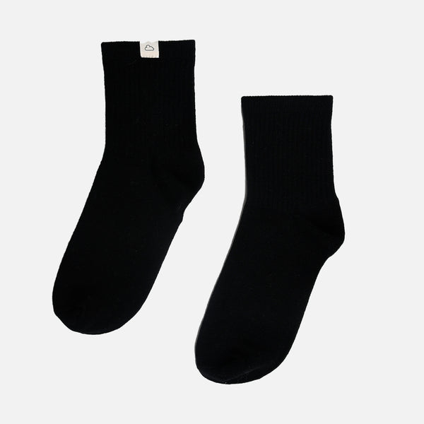 Load image into Gallery viewer, Black ankle socks with cloud label
