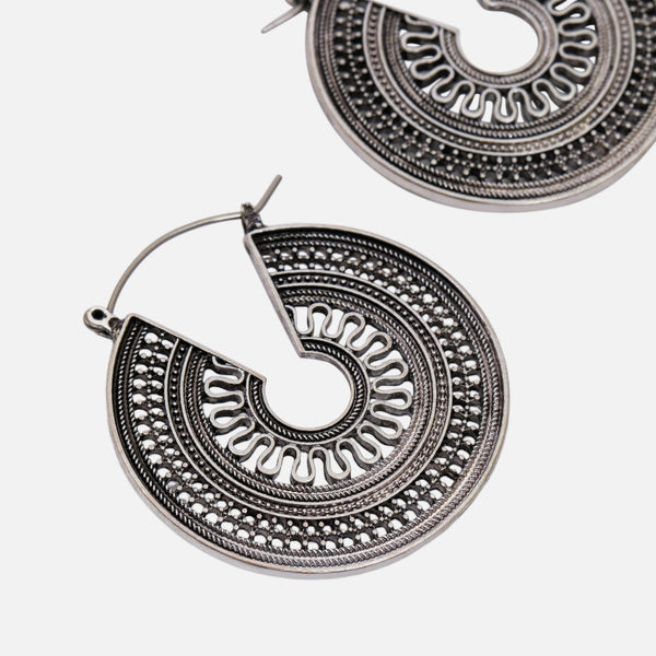 Load image into Gallery viewer, Silver hoop earrings with antique pattern 
