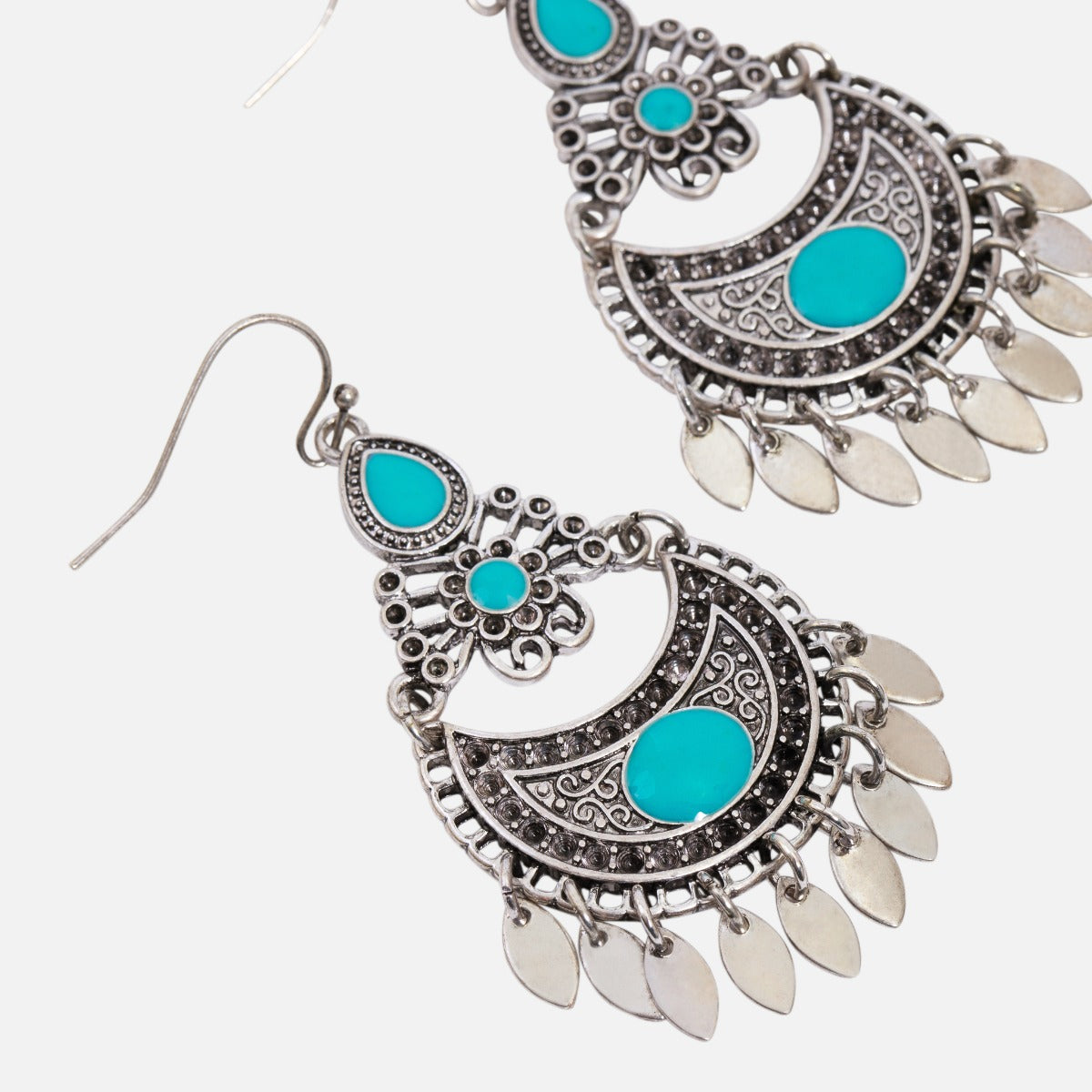 Long earrings with antique silver pattern