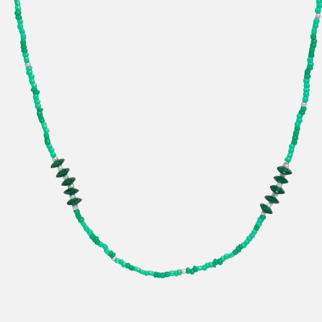 Long necklace with green beads 