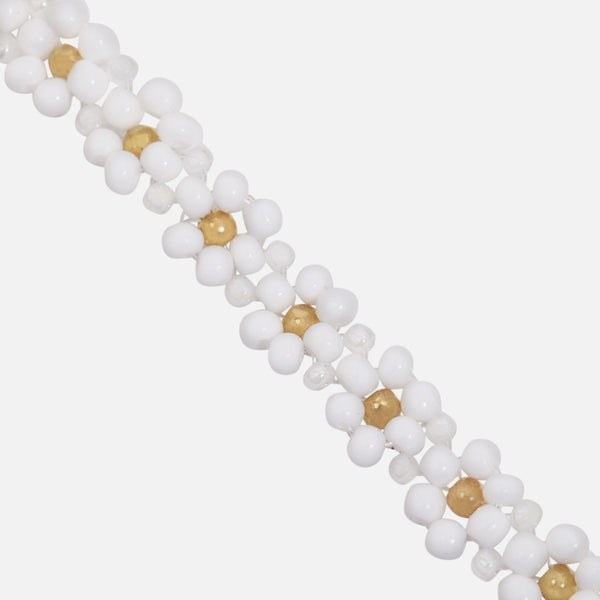 Load image into Gallery viewer, Golden beads and white daisies ankle chains
