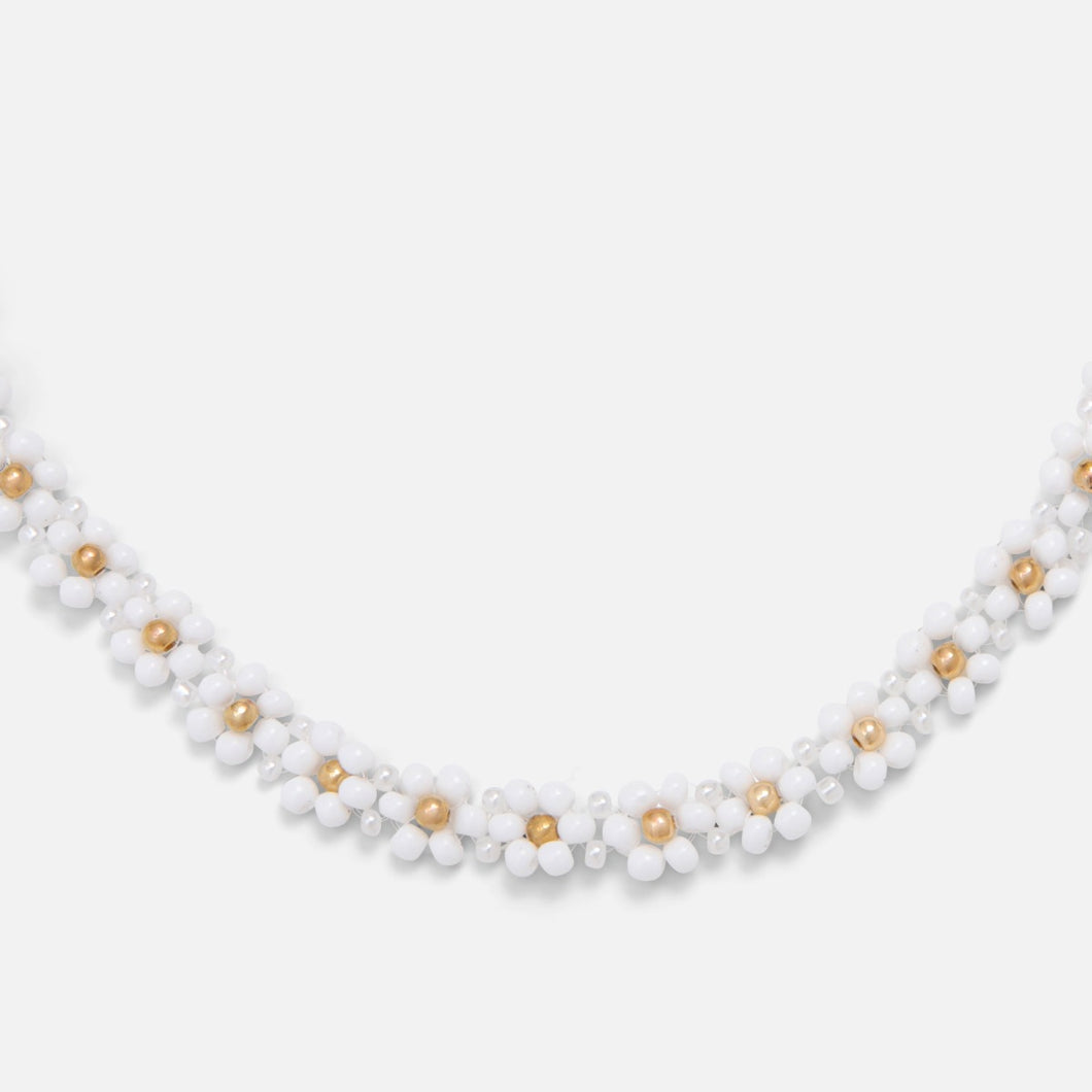 Necklace with white daisies 