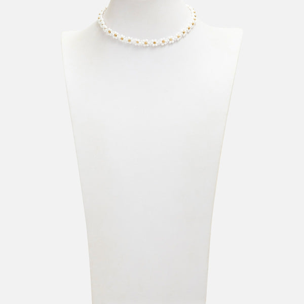 Load image into Gallery viewer, Necklace with white daisies 

