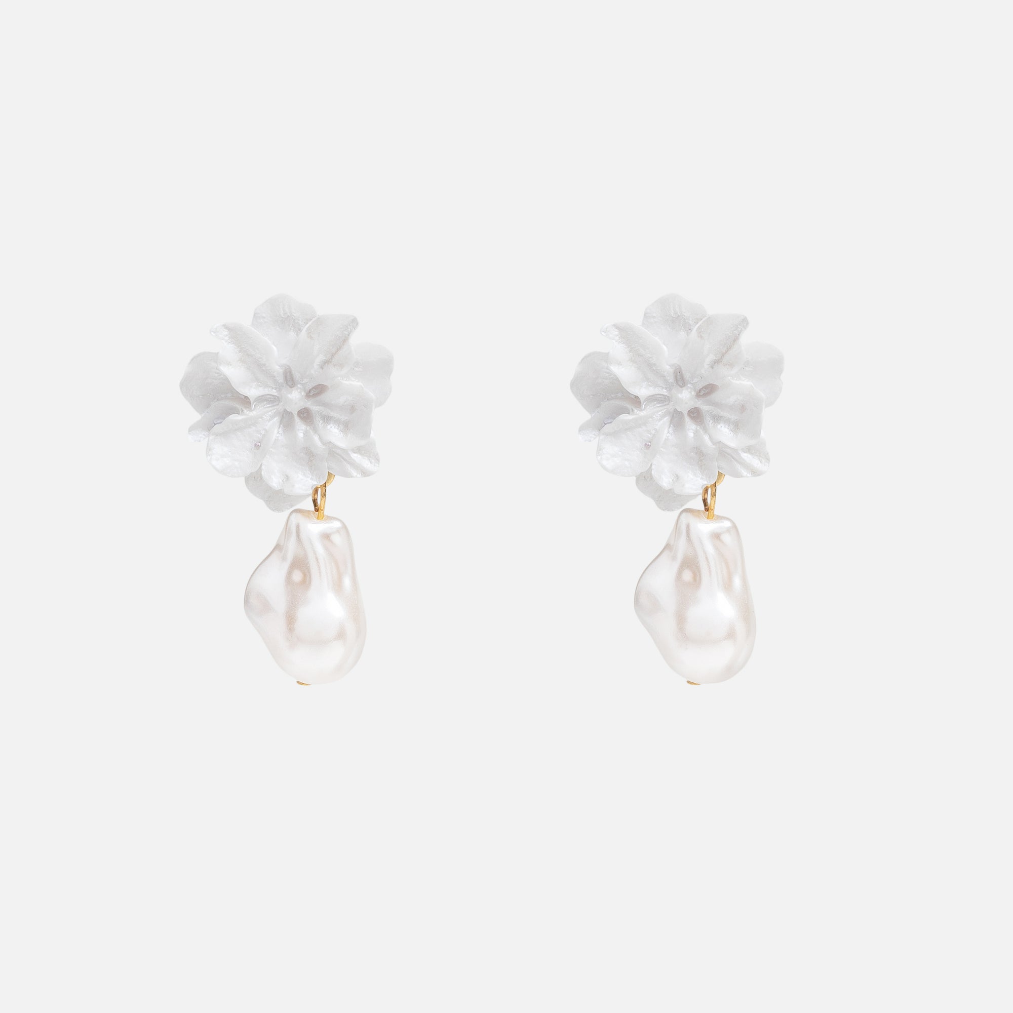 White earrings with pearls and flowers