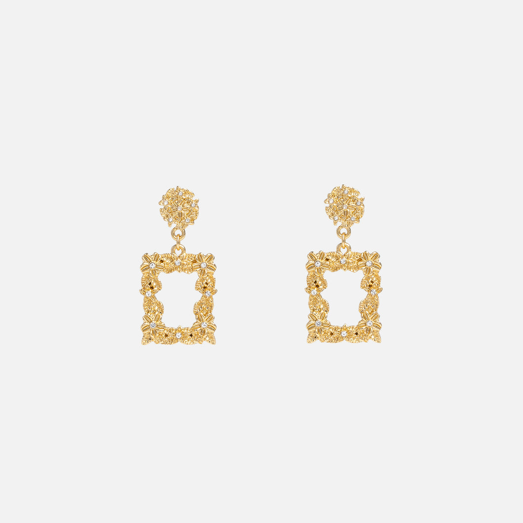 Golden square earrings with flowers