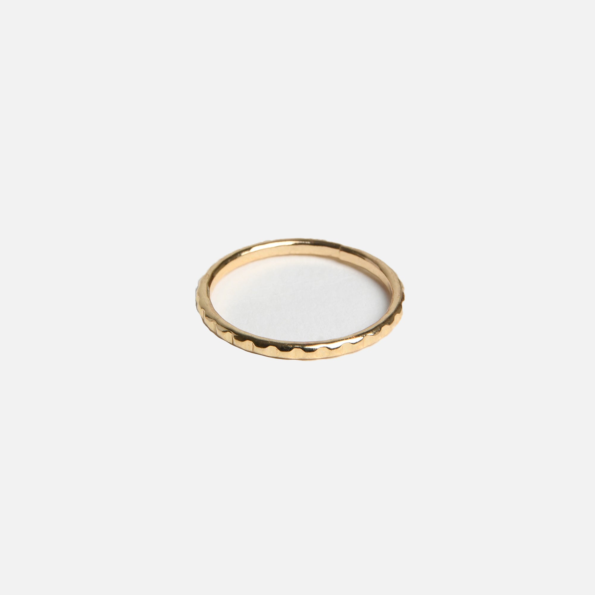 New design clearance rings in gold