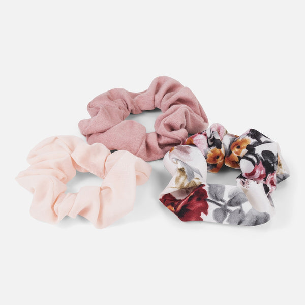 Load image into Gallery viewer, Set of scrunchies with floral pattern 
