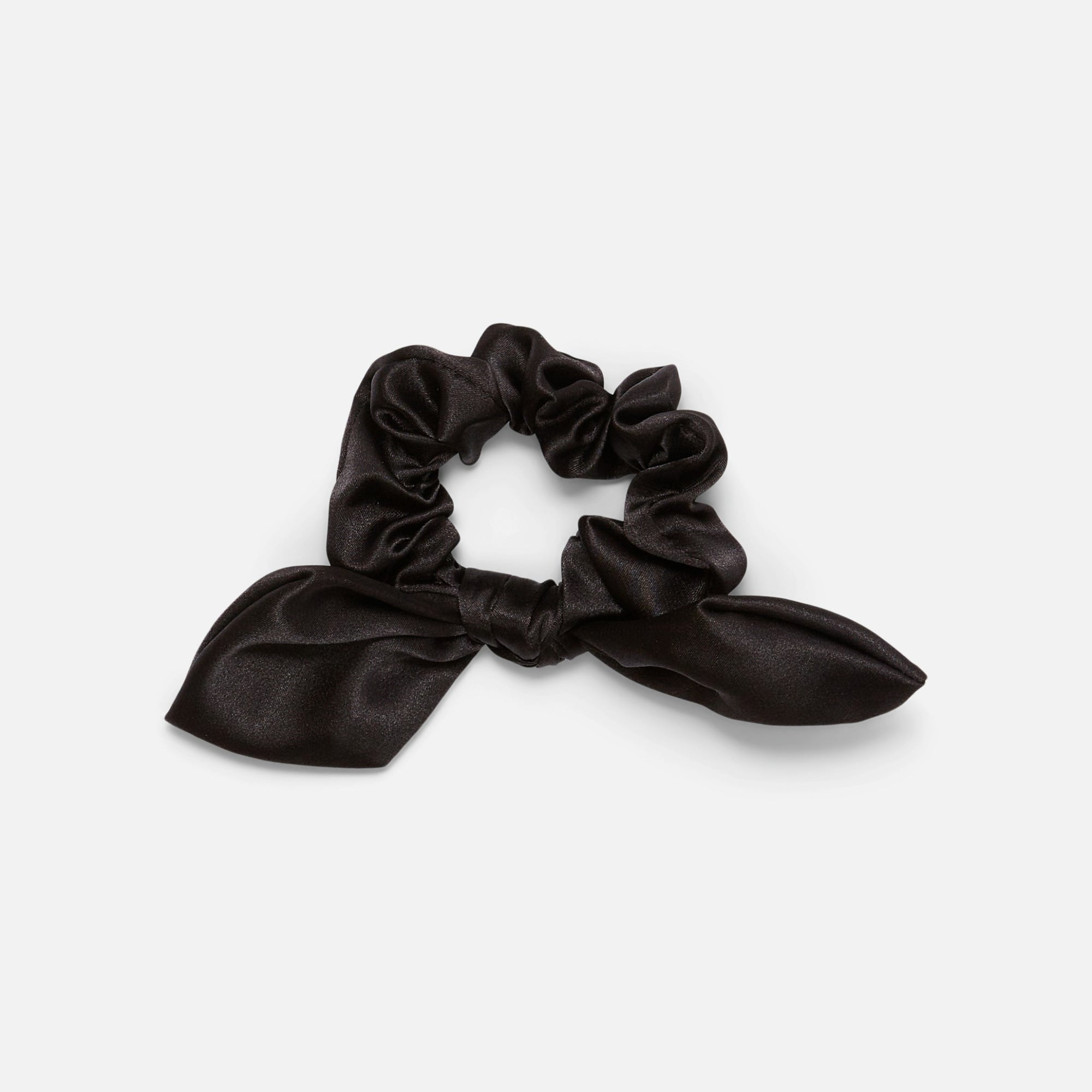 Set of 2 scrunchies in black and animal print with bows