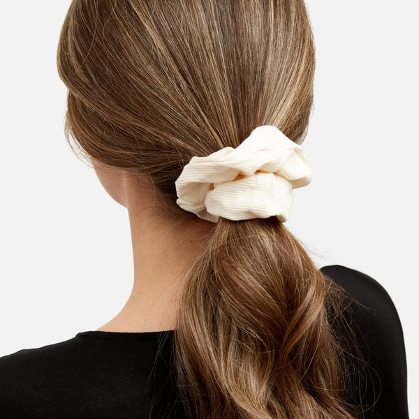 Load image into Gallery viewer, Set of beige scrunchies 
