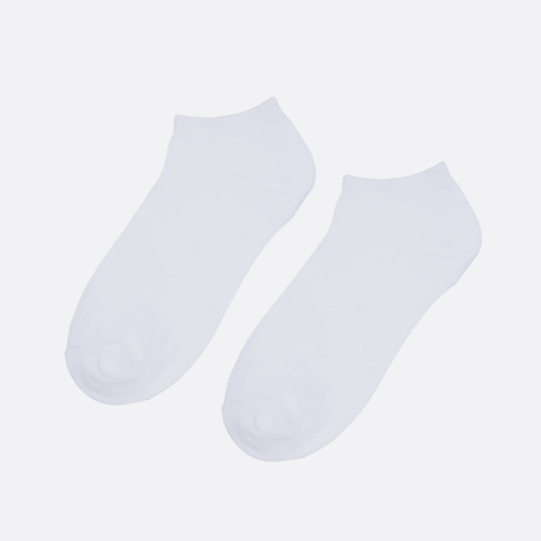 White short ankle socks
