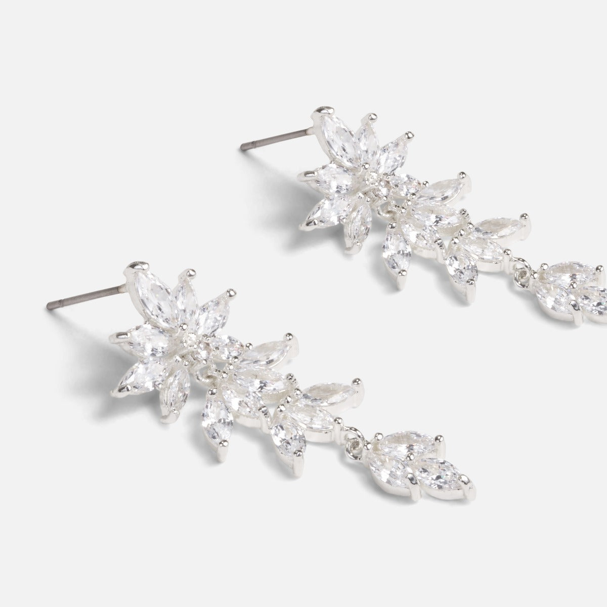 Cubic zirconia earrings with floral effect