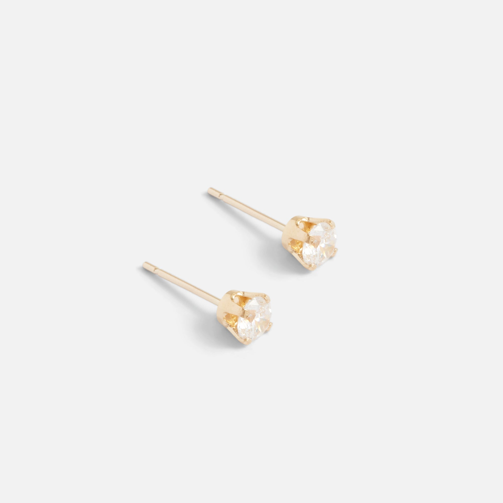 Boucles d’oreilles or 10 carats avec zircon cubique 4 mm