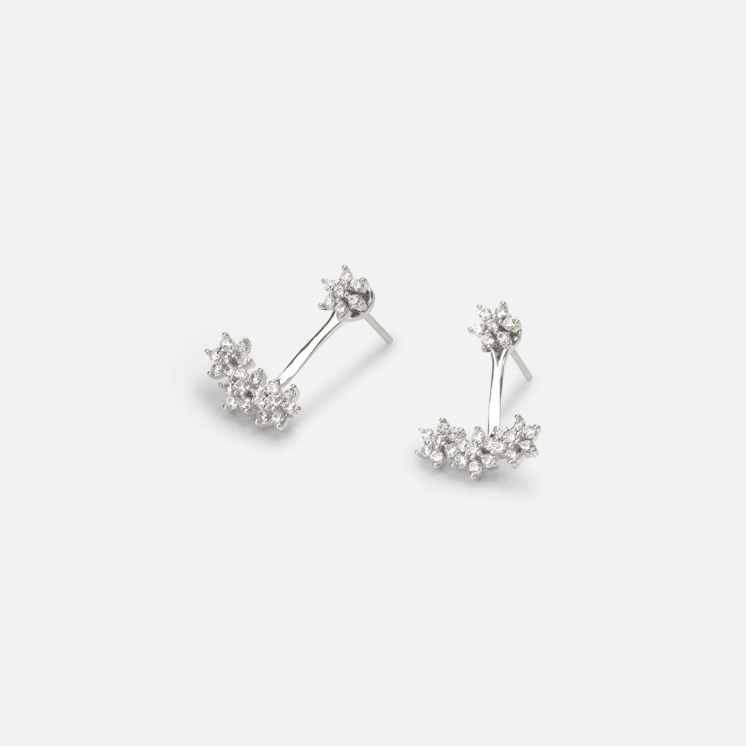 Boucles d’oreilles suspension petites fleurs avec zircons cubiques