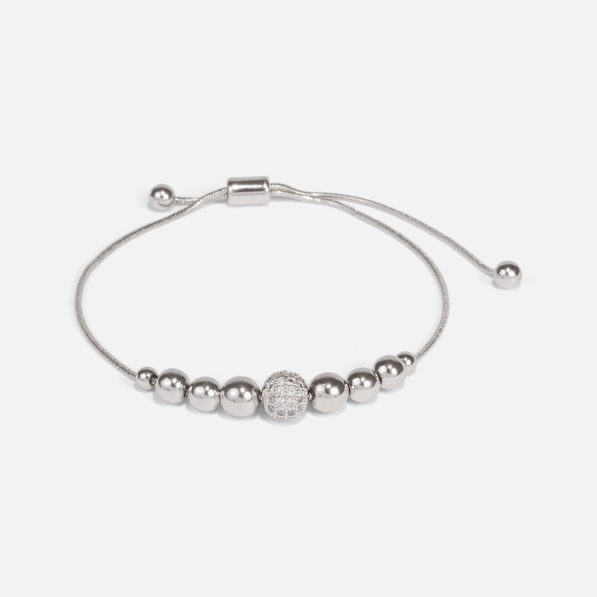 Adjustable bracelet with beads of different sizes