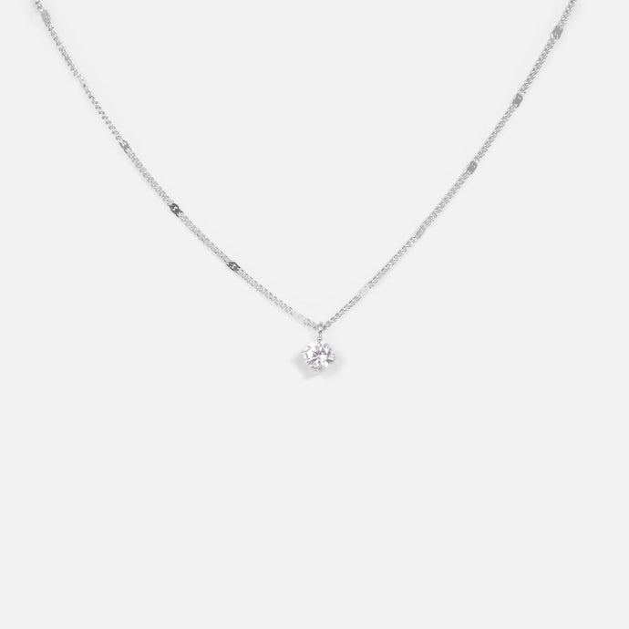 Collier argenté avec pendentif zircon cubique