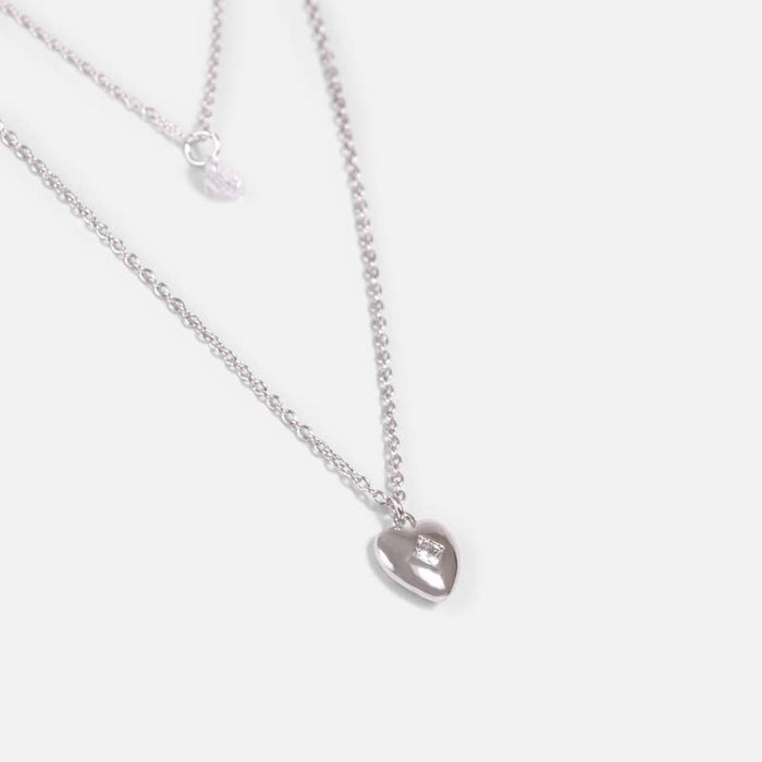 Ensemble de deux colliers argentés avec pendentif