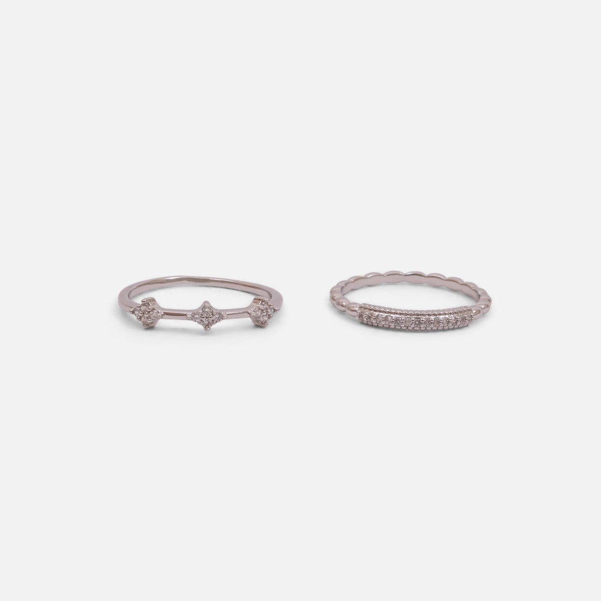 Duo of minimalist rings with diamond shapes filled with cubic zirconia stones