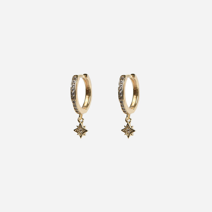 Boucles d’oreilles anneaux argentés avec breloque étoile