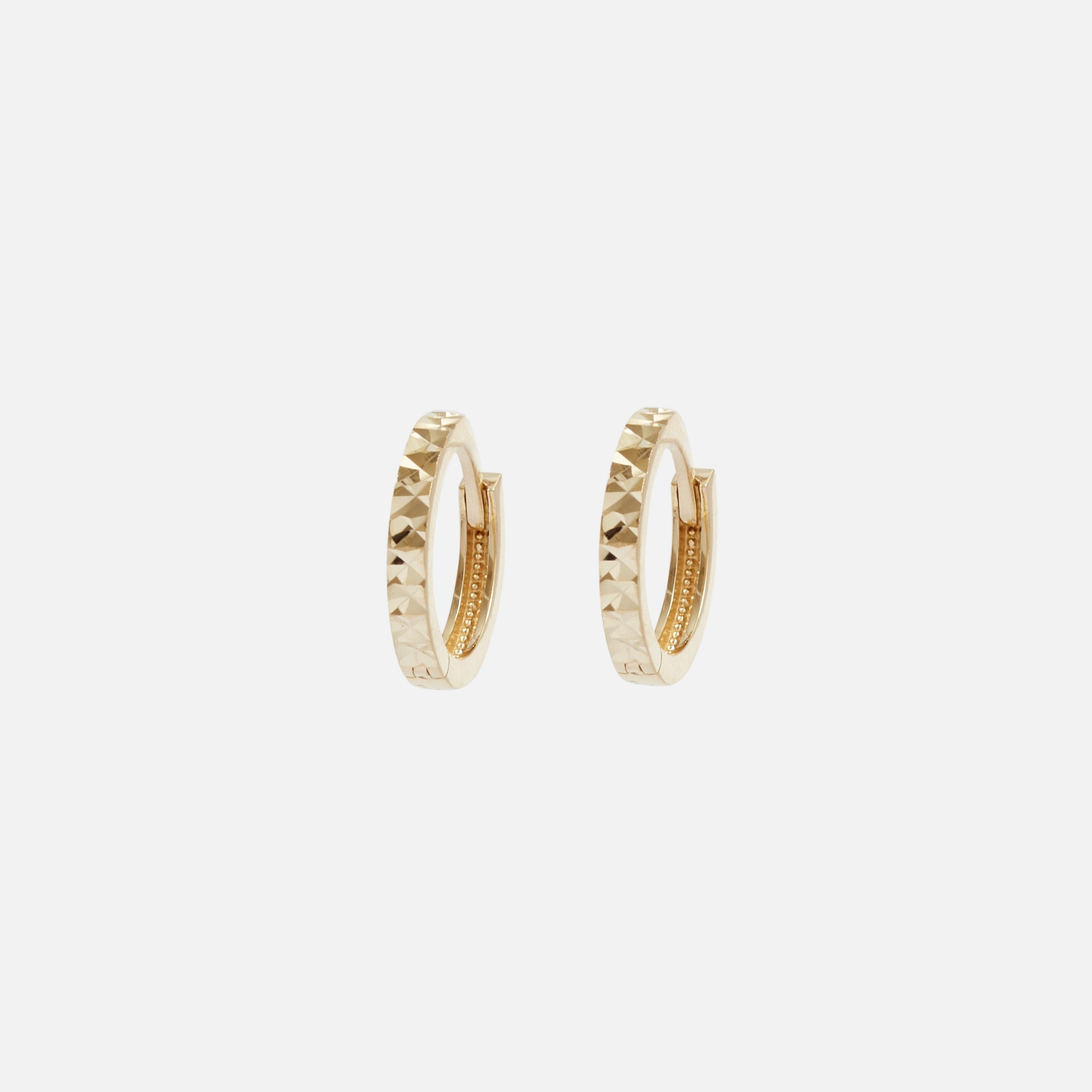 Boucles d’oreilles anneaux texturés dorés or 10 carats