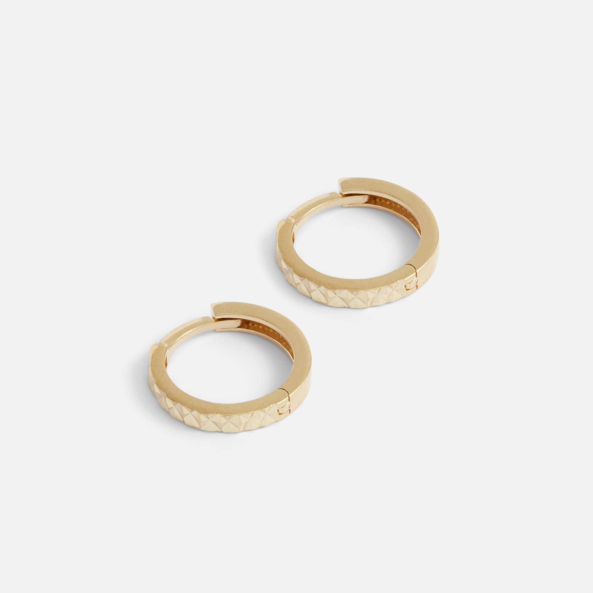 Boucles d’oreilles anneaux texturés dorés or 10 carats