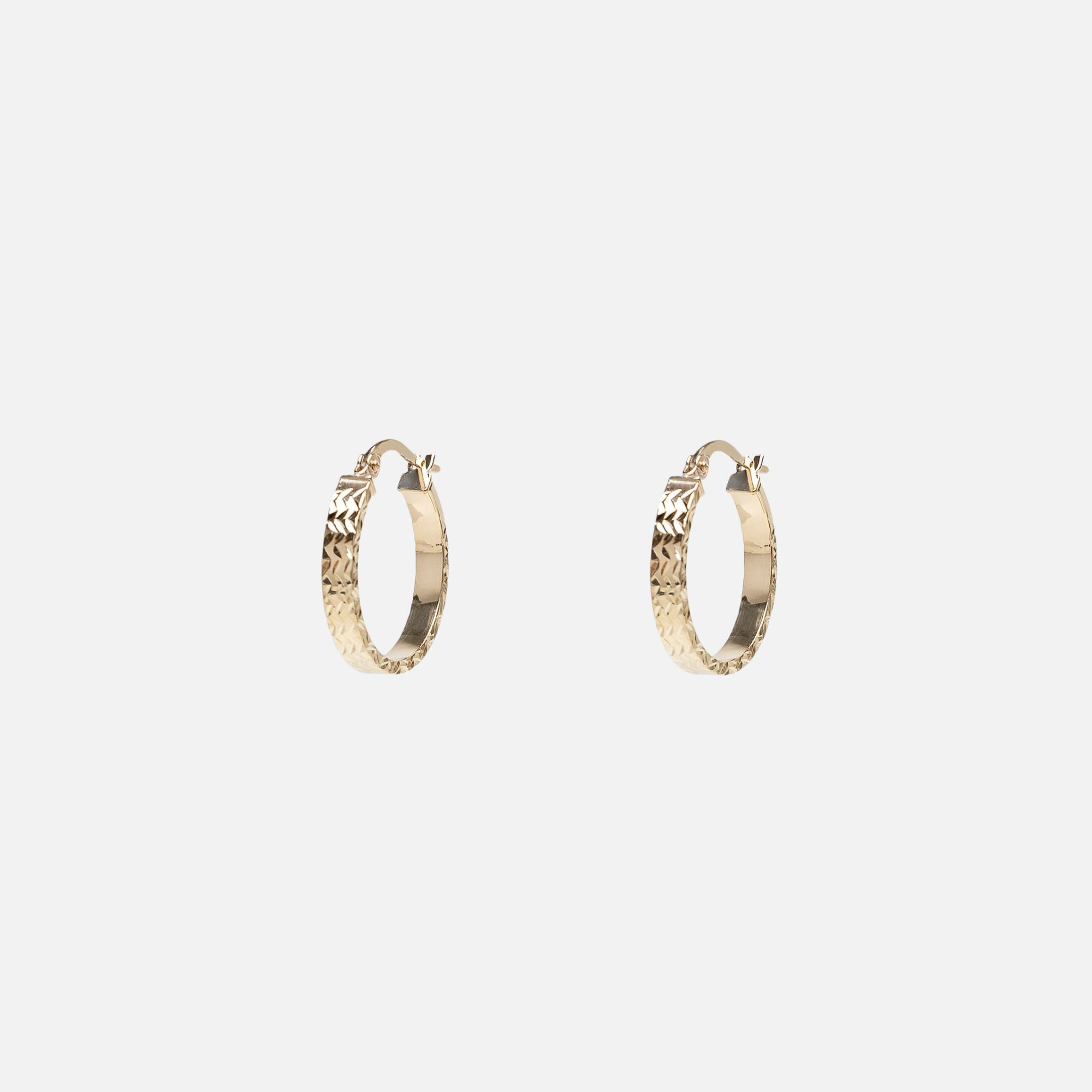 Boucles d’oreilles anneaux dorés texturés en or 10 carats