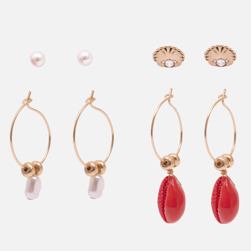 Set of four golden earrings with seashells and pearls
