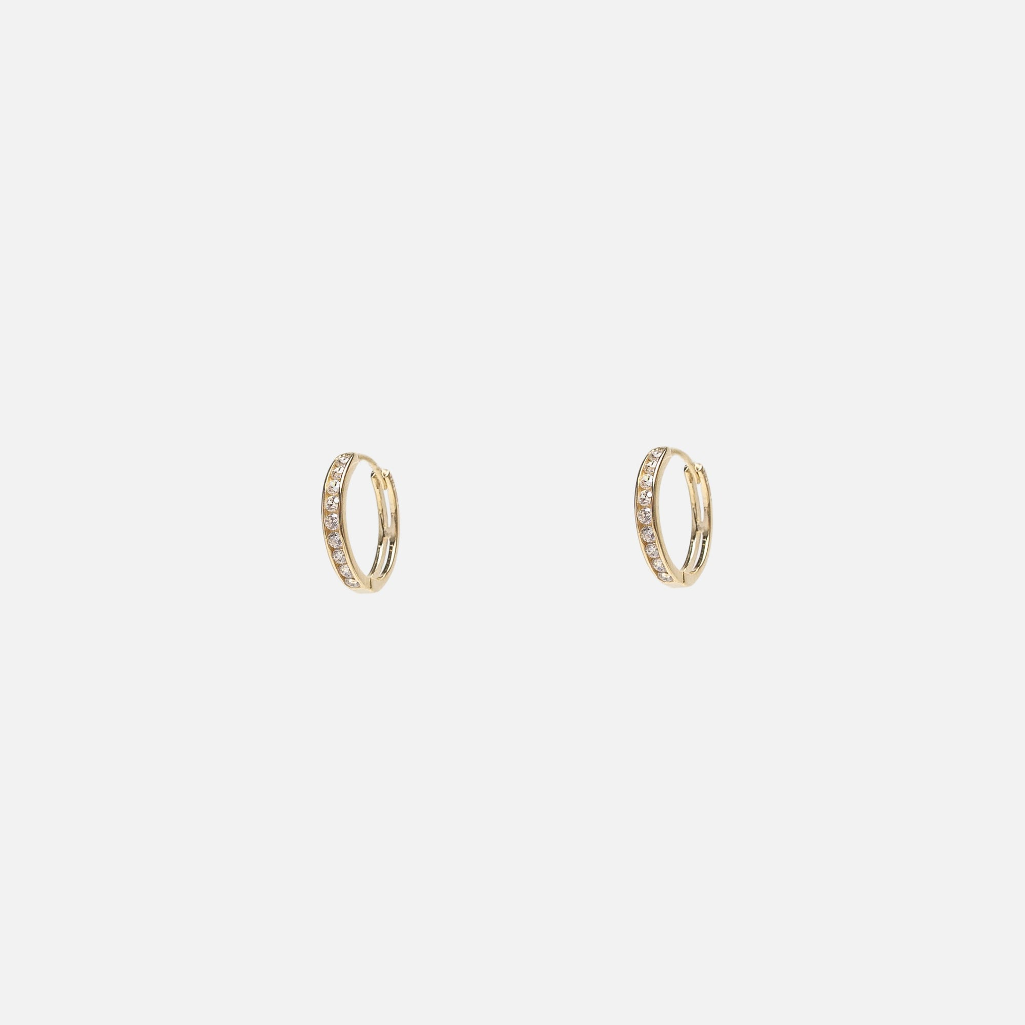 Boucles d’oreilles anneaux 10 mm avec zircons cubiques en or 10 carats