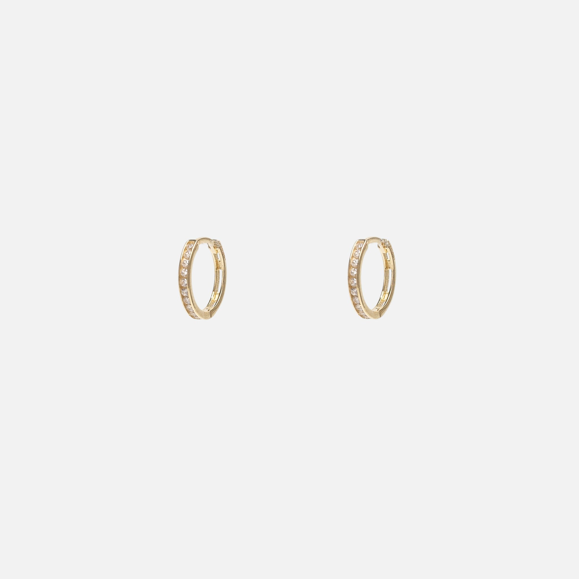 Boucles d’oreilles anneaux 13 mm avec zircons cubiques en or 10 carats