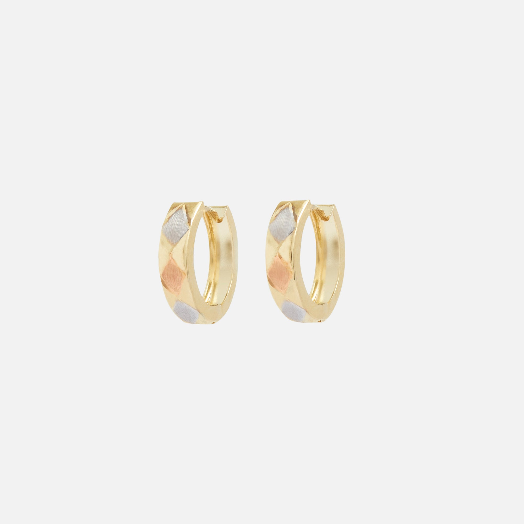 Boucles d’oreilles anneaux losanges brossés or 10 carats