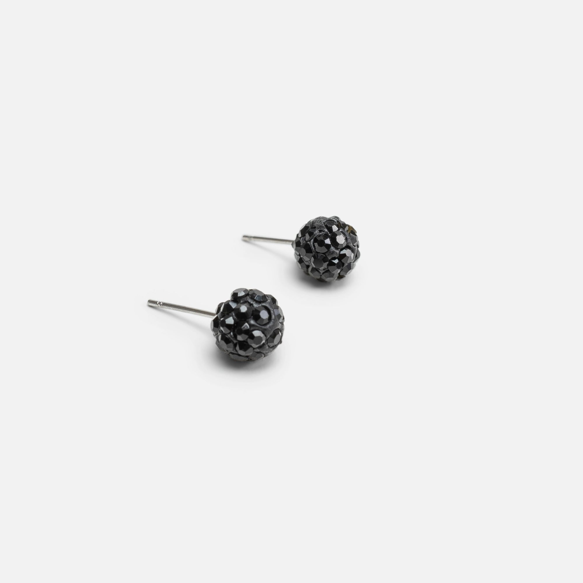 Trio de boucles d’oreilles étoiles, boules et cœurs noirs