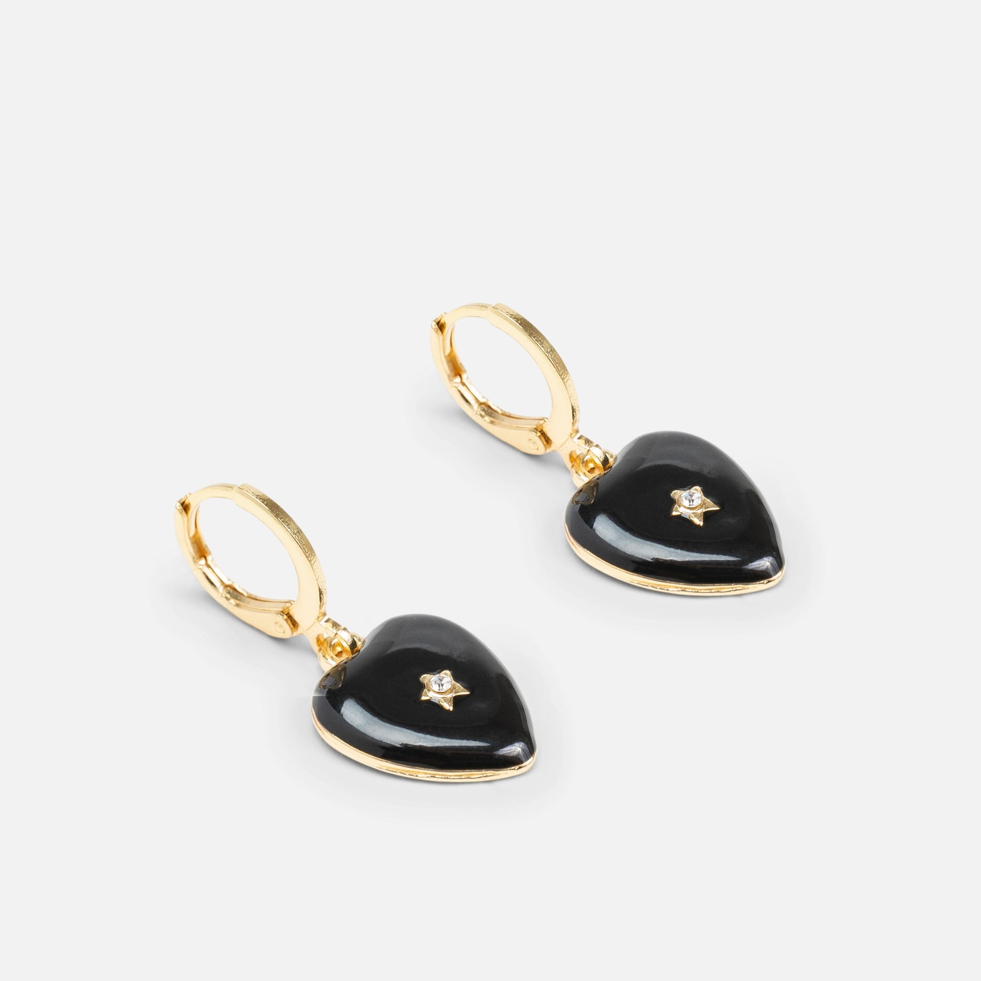 Trio de boucles d’oreilles étoiles, boules et cœurs noirs