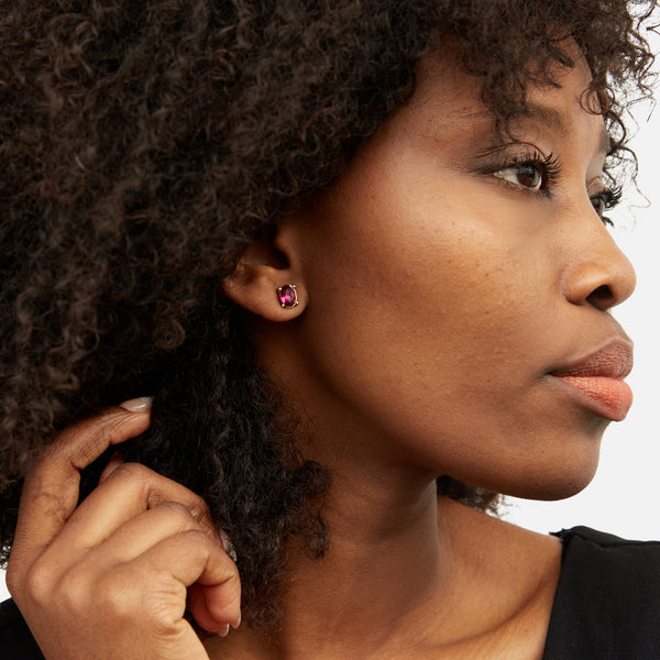 Charger l&#39;image dans la galerie, Trio de boucles d&#39;oreilles dorées avec insertions de pierres colorées
