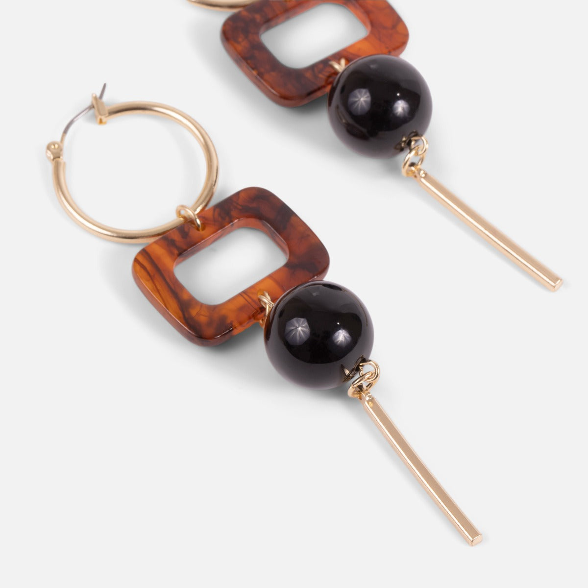Long earrings with a rectangular tortoise pattern, a black bead and a golden bar