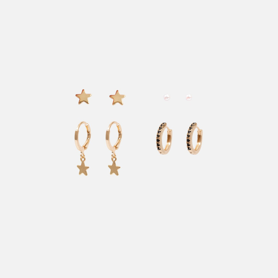 Set of golden huggies and stud earrings