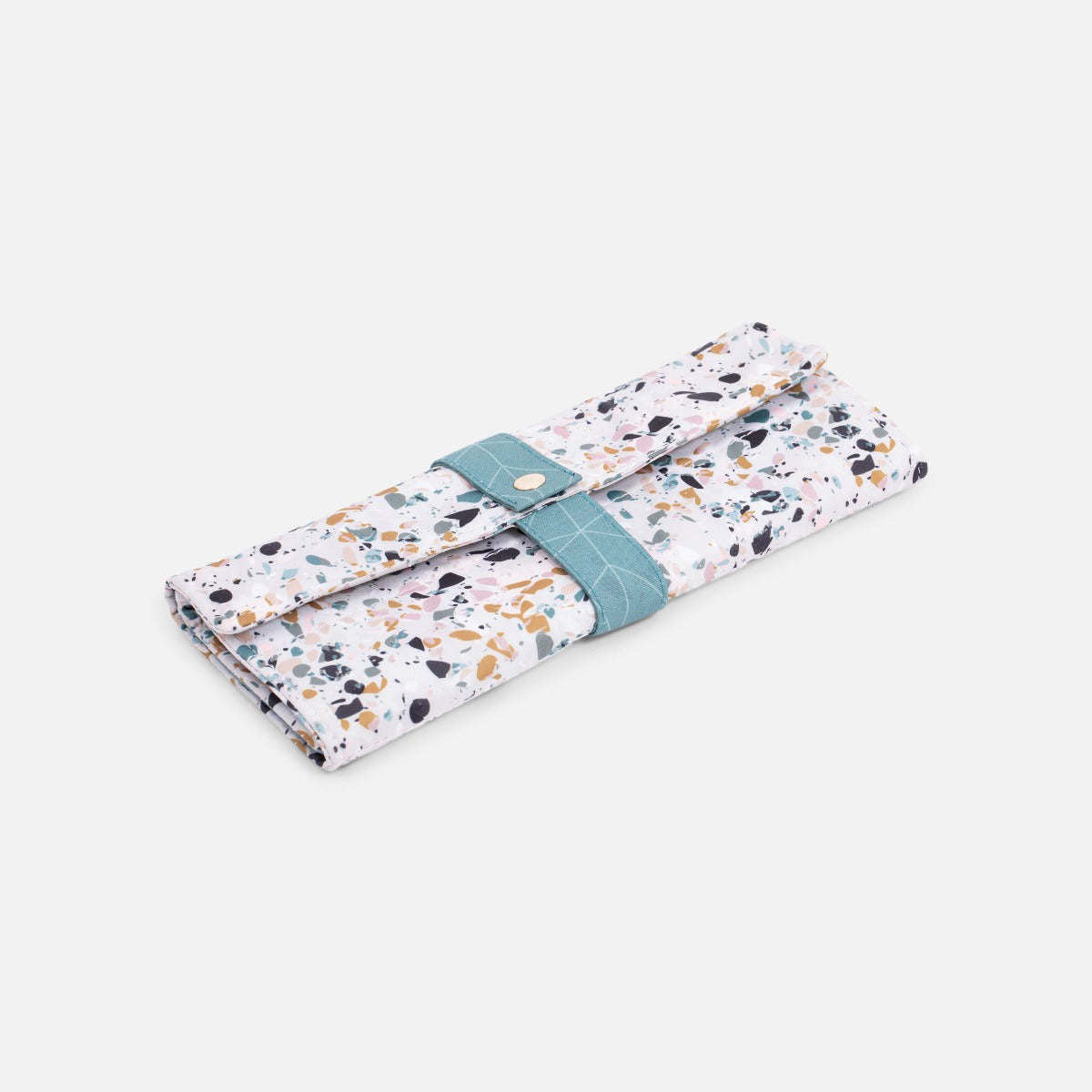 Nylon on-the-go placemat with utensil pocket with terrazzo effect