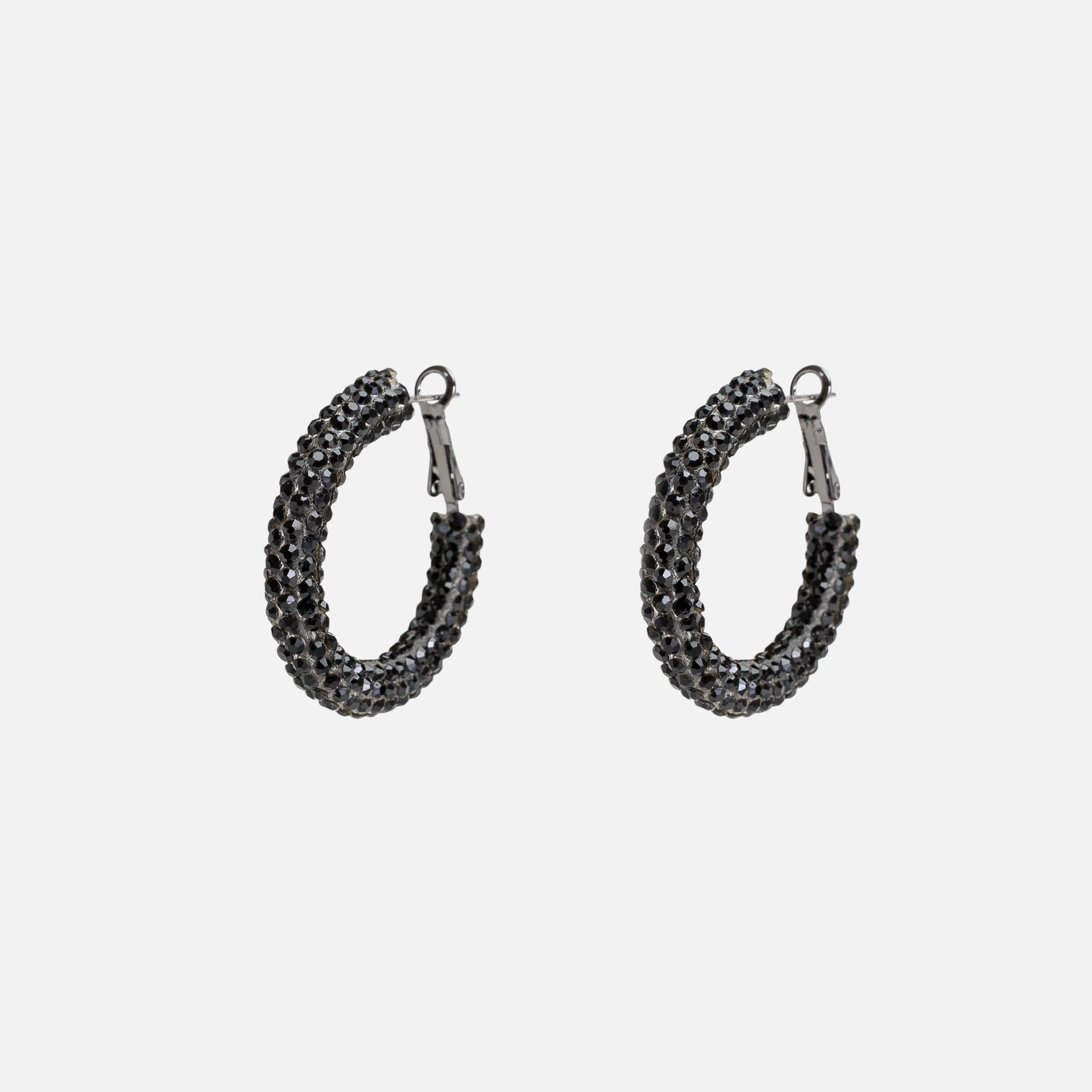 Boucles d’oreilles anneaux en petites pierres noires